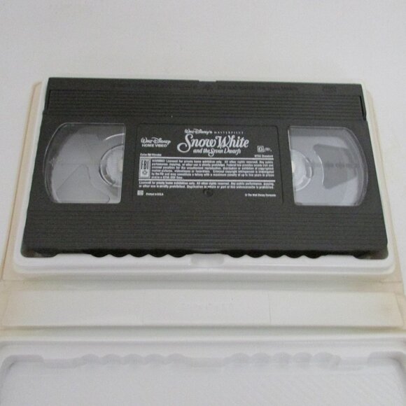 VHS Tapes - 4 Classic Disney movies - Picture 8 of 10